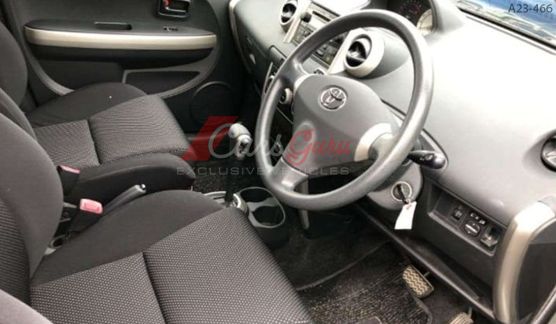 2003 Toyota IST image-4