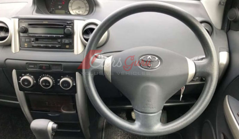 2003 Toyota IST image-5