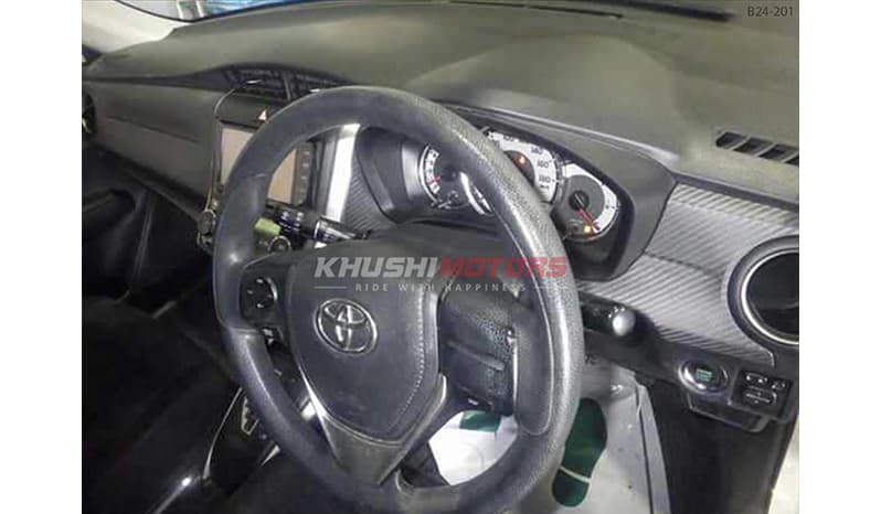 2015 Toyota Corolla Fielder image-3