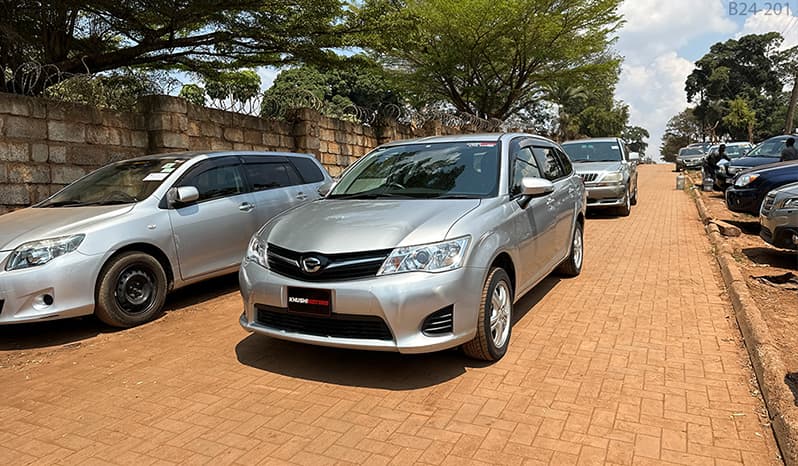 2015 Toyota Corolla Fielder image-13