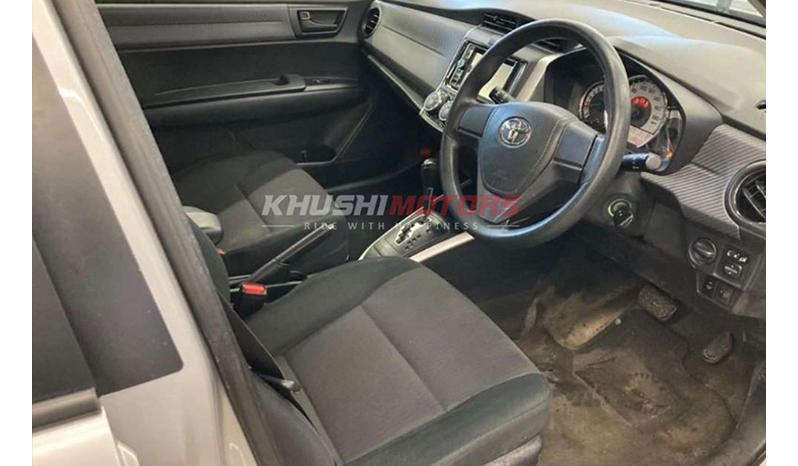 2015 Toyota Corolla Fielder image-5