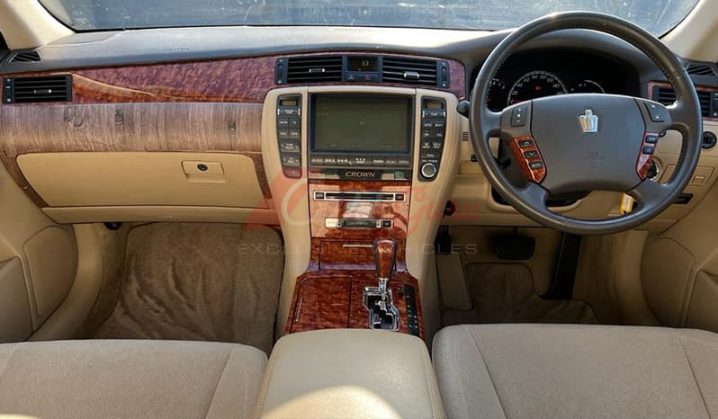 2004 Toyota Crown Royal Saloon image-7