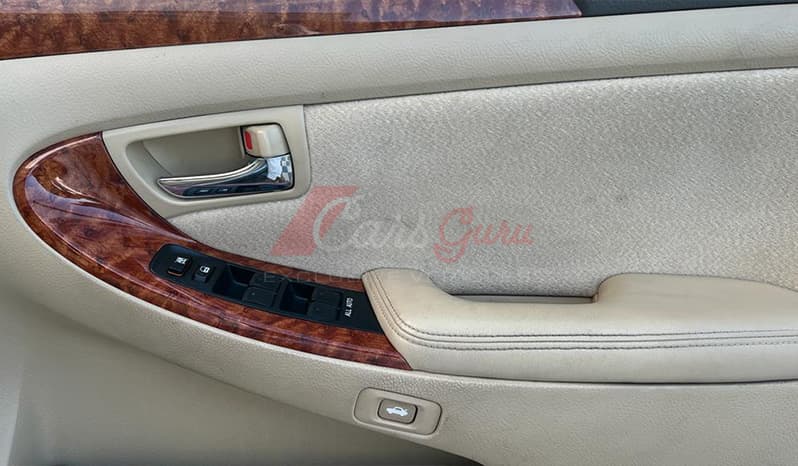 2004 Toyota Crown Royal Saloon image-8