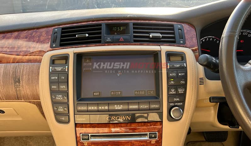 2004 Toyota Crown Royal Saloon image-17