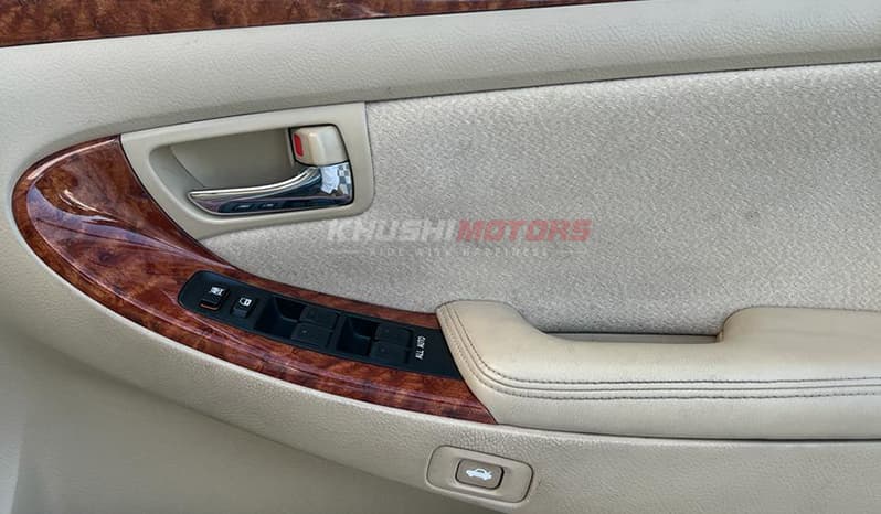 2004 Toyota Crown Royal Saloon image-18