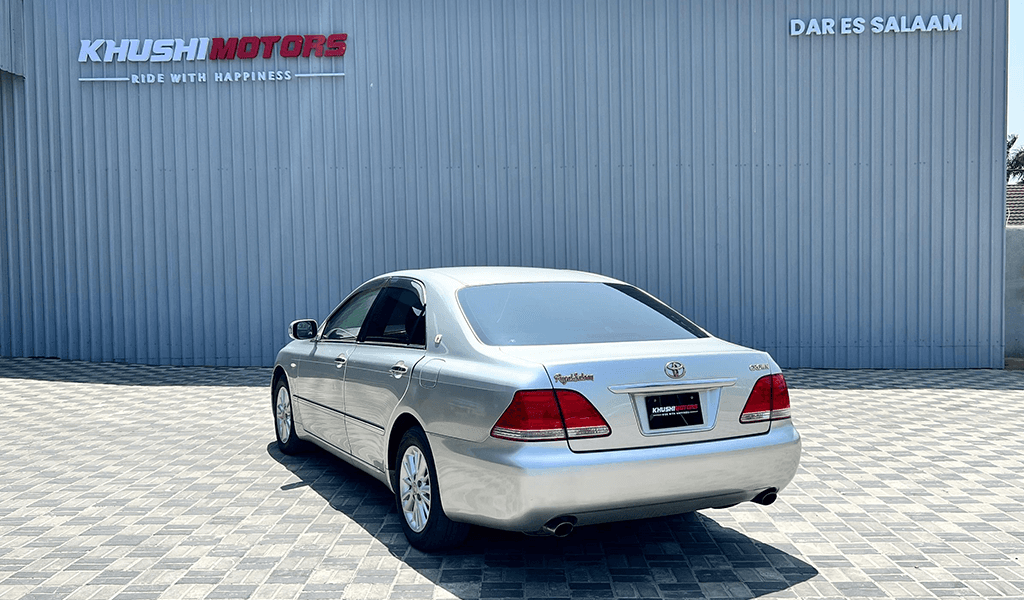 2004 Toyota Crown Royal Saloon image-24
