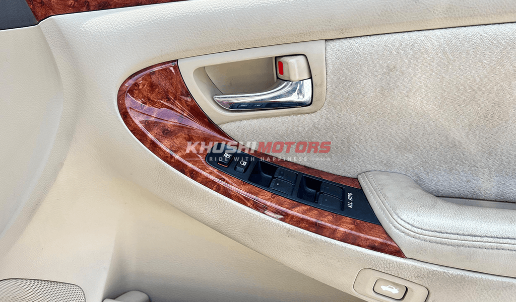 2004 Toyota Crown Royal Saloon image-28
