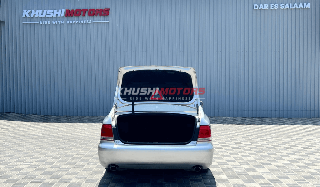 2004 Toyota Crown Royal Saloon image-30