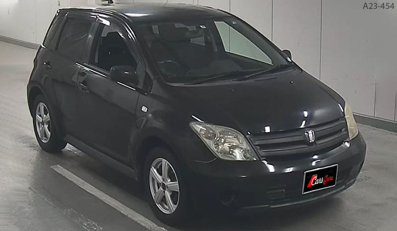 2004 Toyota IST image-1