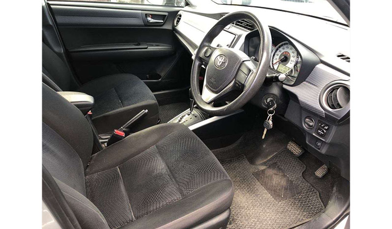 2012 Toyota Corolla Fielder image-3
