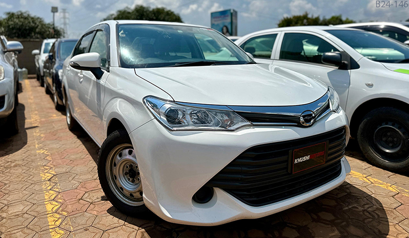 2015 Toyota Corolla Axio image-1