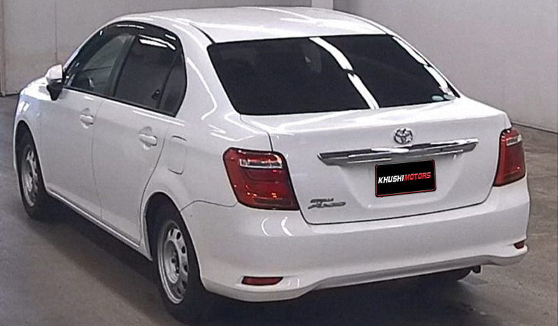 2015 Toyota Corolla Axio image-2