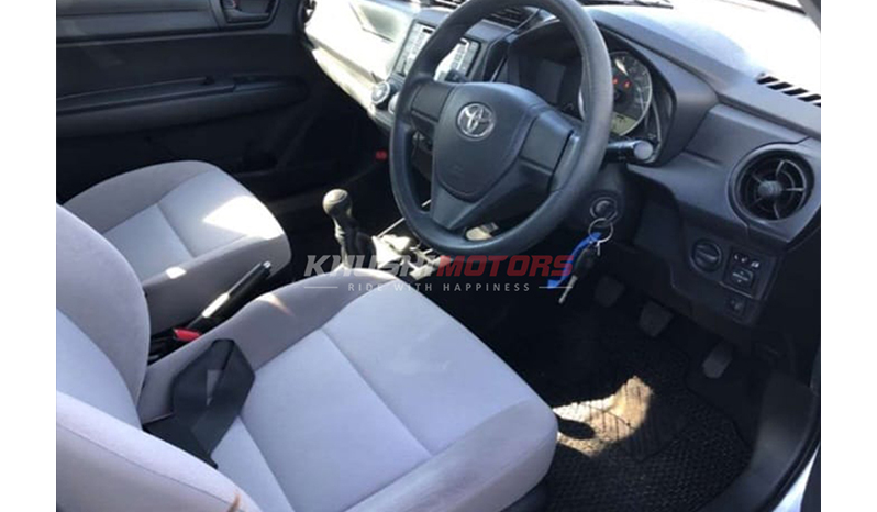 2015 Toyota Corolla Axio image-7