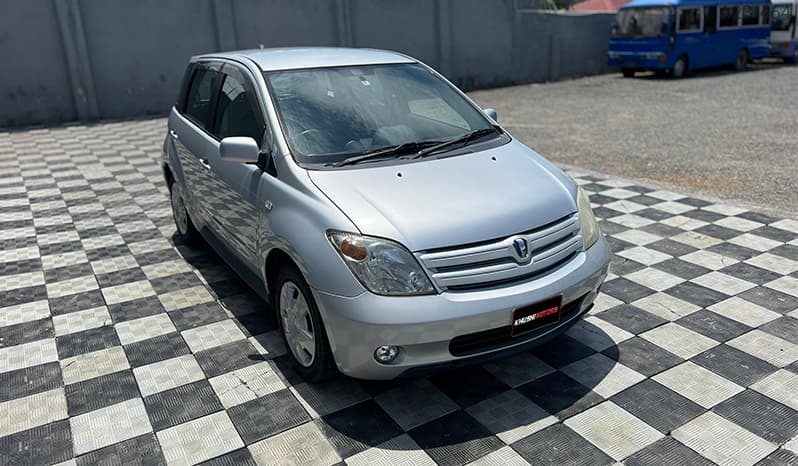 2003 Toyota IST image-9