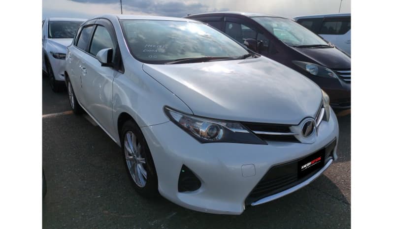 2012 Toyota Auris image-1