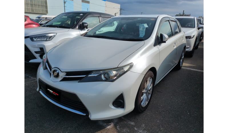 2012 Toyota Auris image-2