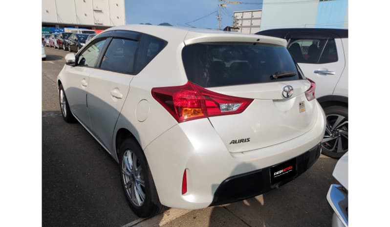 2012 Toyota Auris image-3