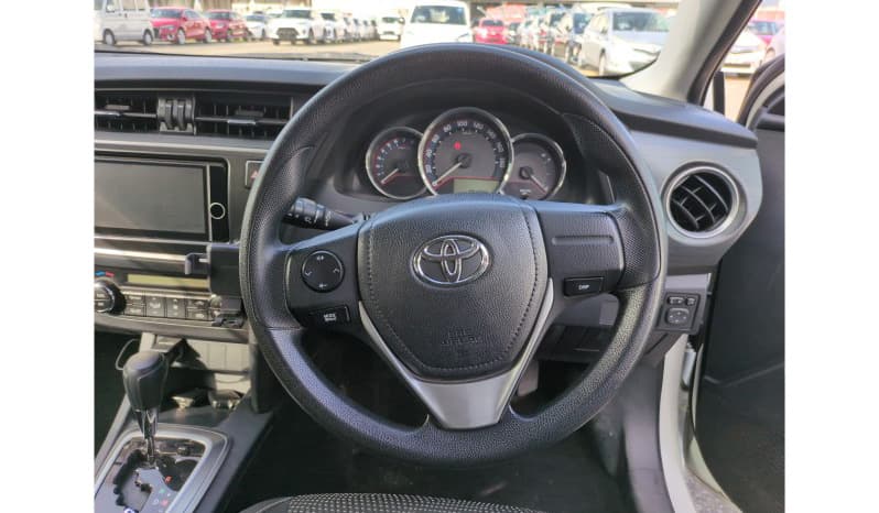 2012 Toyota Auris image-5