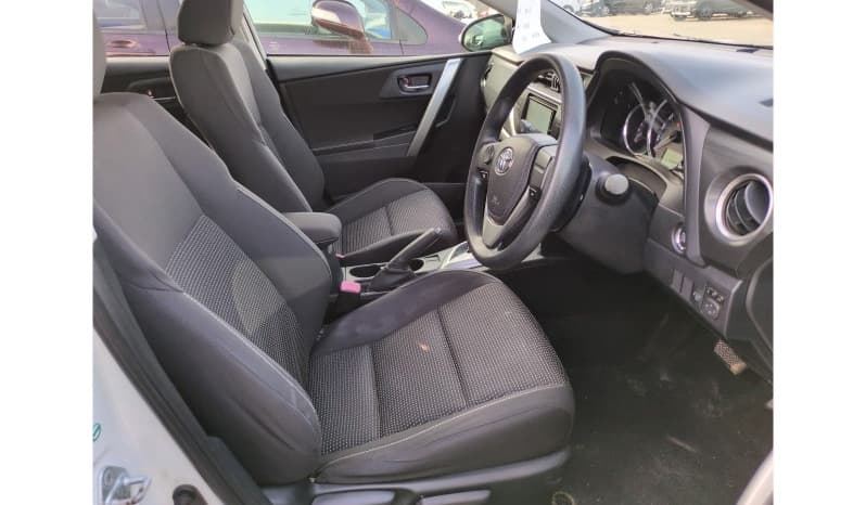 2012 Toyota Auris image-6