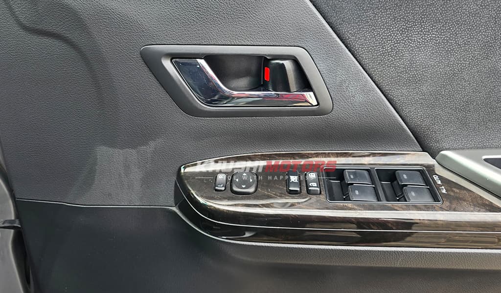2012 Toyota Alphard image-14