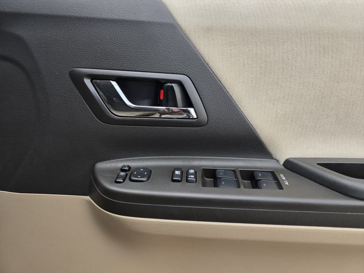 2010 Toyota Alphard image-14