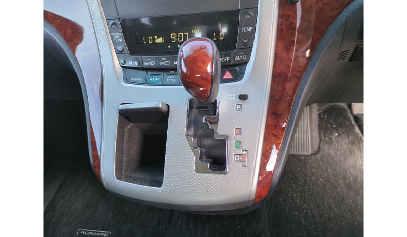 2010 Toyota Alphard image-4