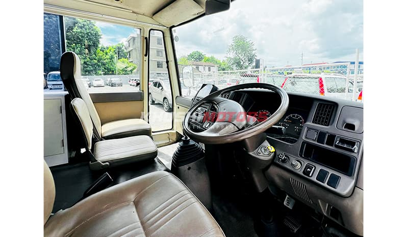 1996 Nissan Civilian image-10