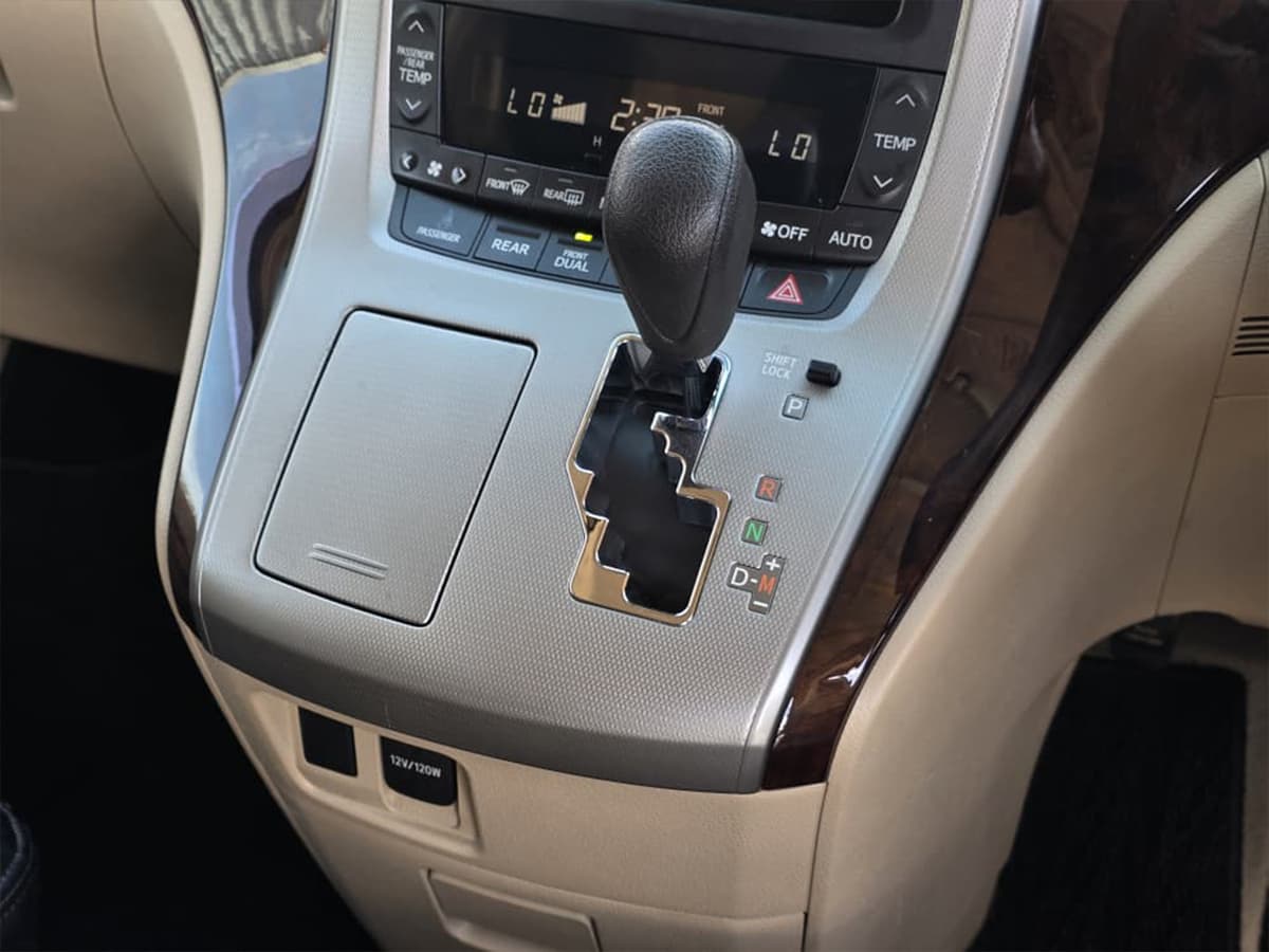 2012 Toyota Alphard 240X image-19