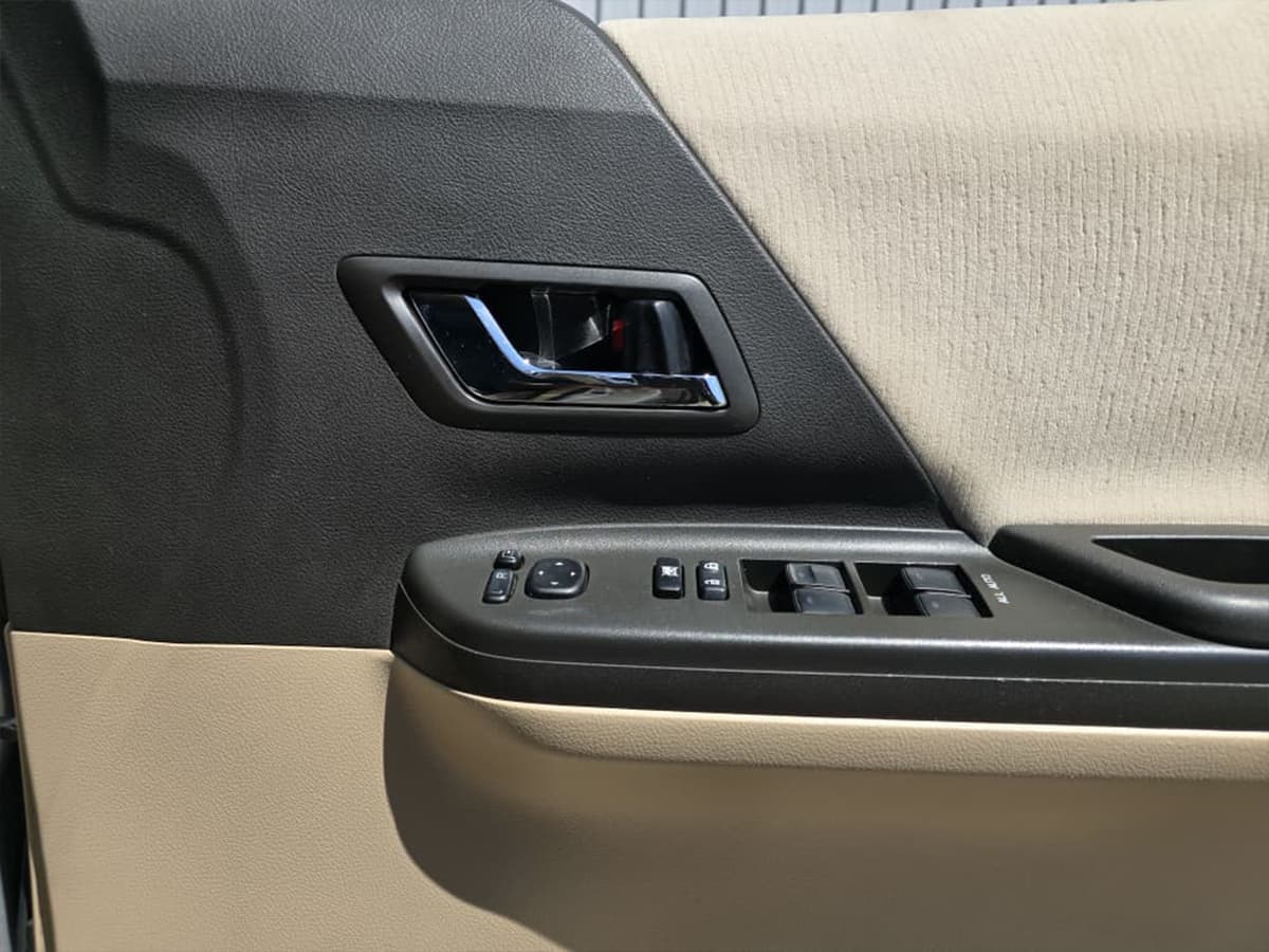 2012 Toyota Alphard 240X image-22