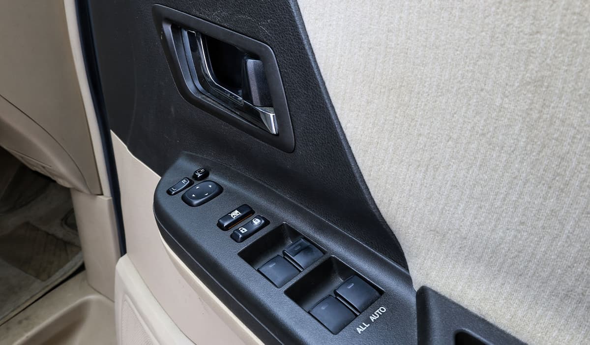 2012 Toyota Alphard 240X image-19