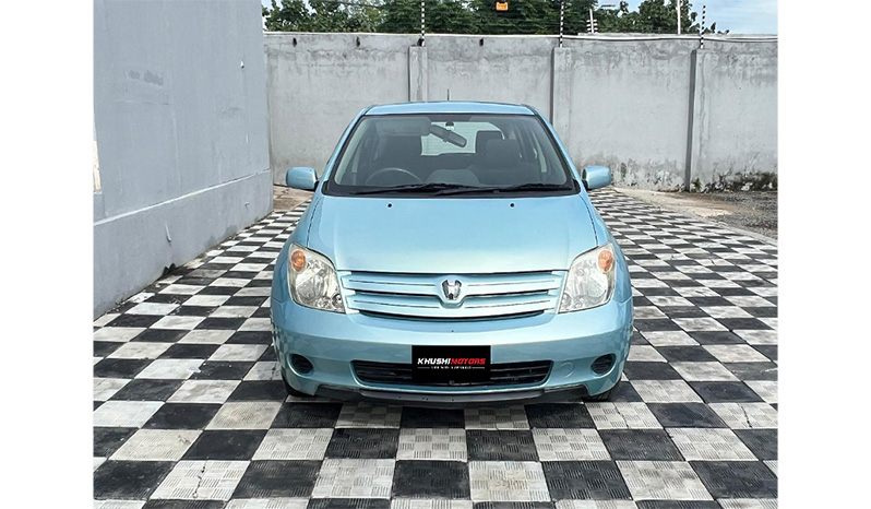2004 Toyota IST image-1
