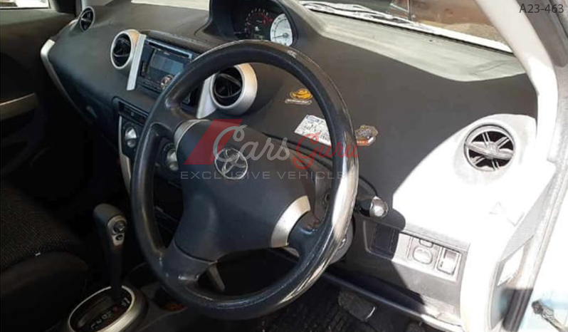 2004 Toyota IST image-6