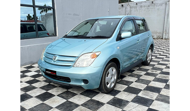 2004 Toyota IST image-11