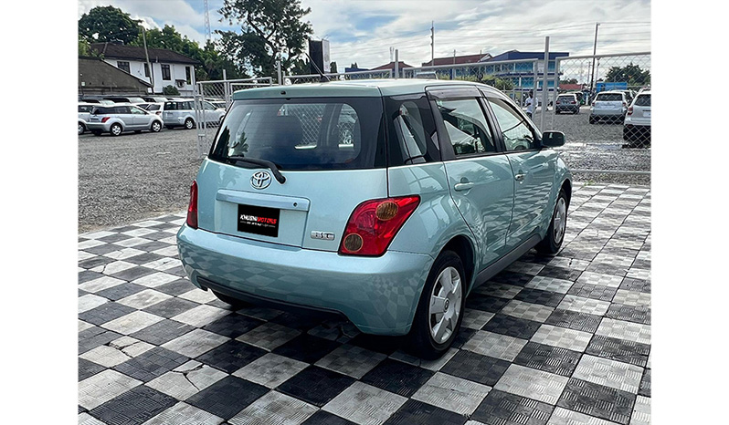 2004 Toyota IST image-14