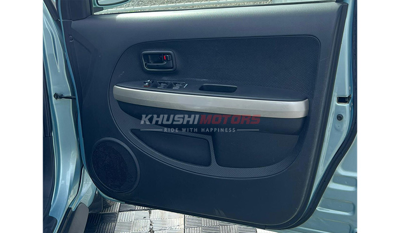 2004 Toyota IST image-19