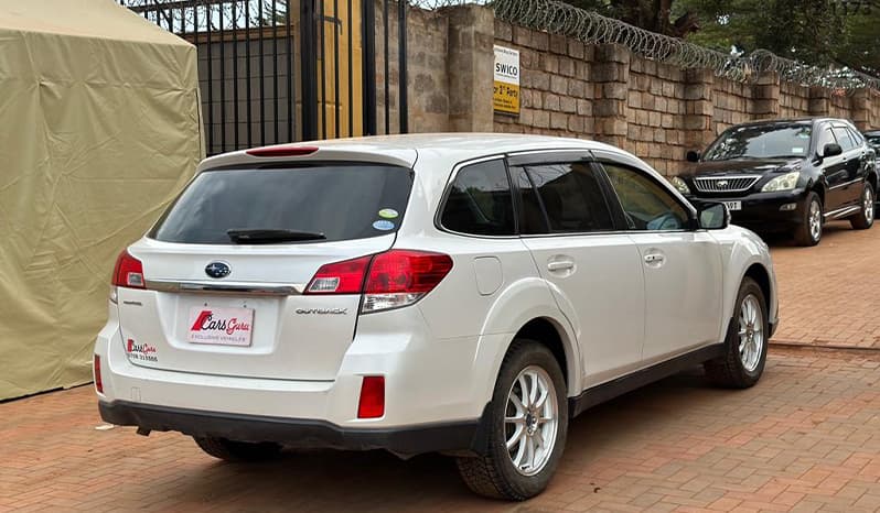 2010 Subaru Outback image-5