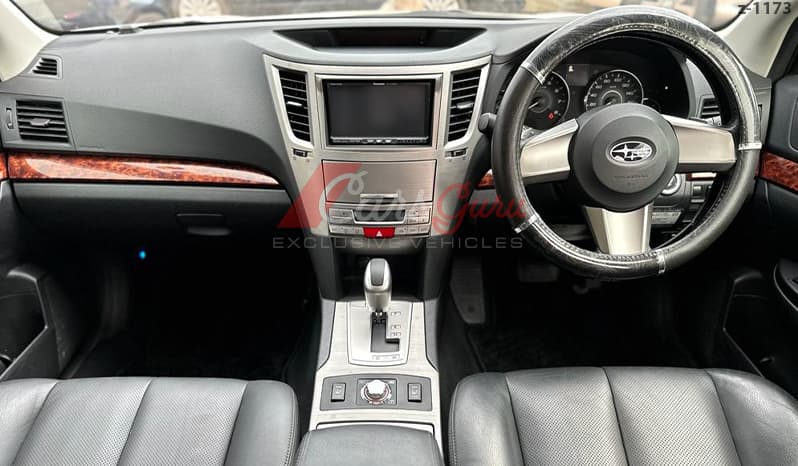 2010 Subaru Outback image-6