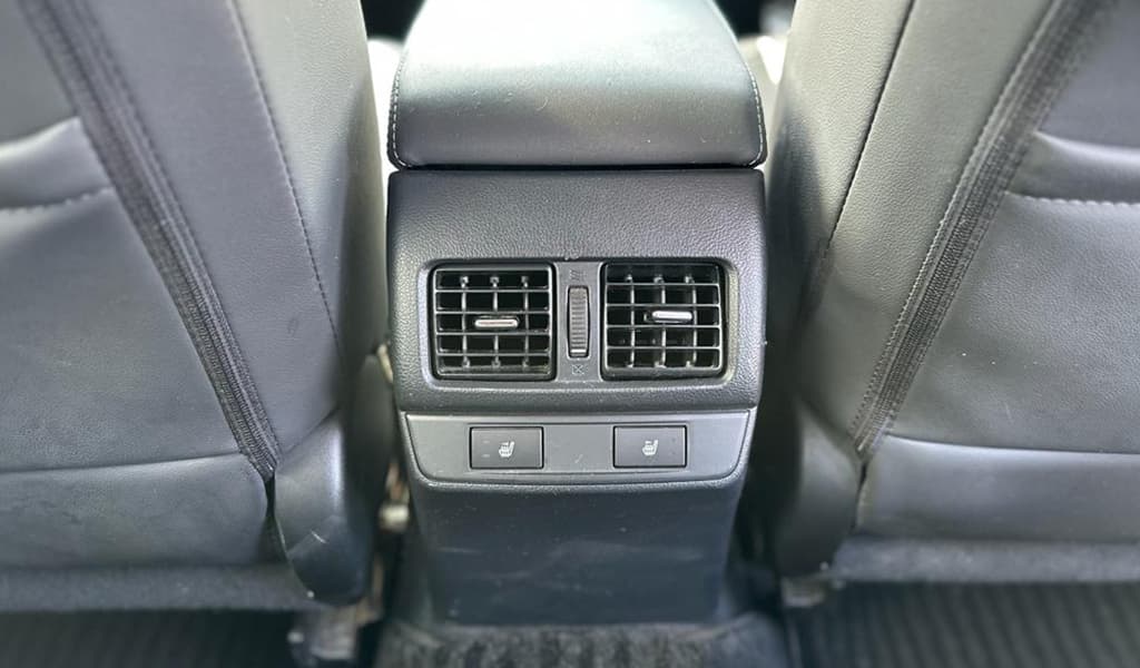 2015 Subaru Outback image-11