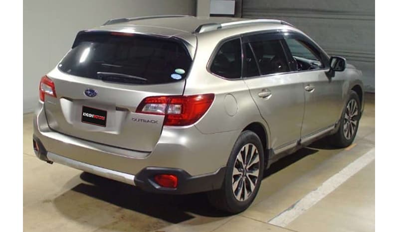 2016 Subaru Outback image-3