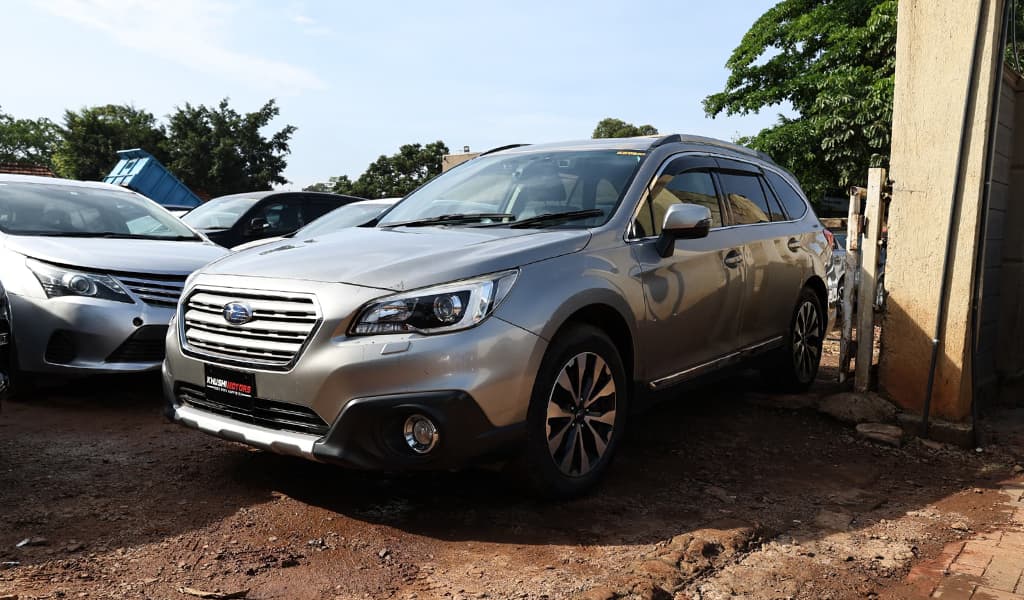 2016 Subaru Outback image-12