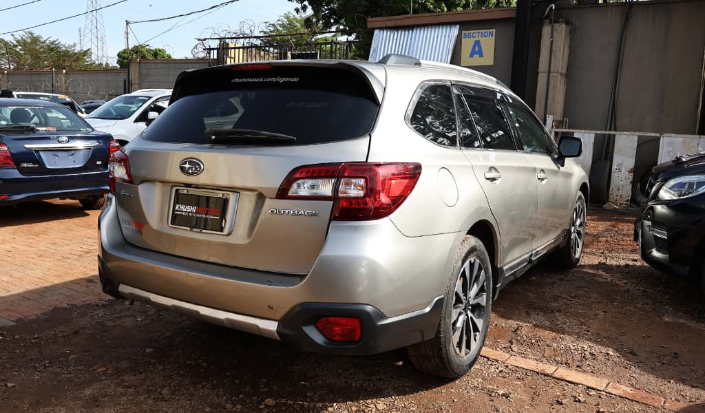 2016 Subaru Outback image-14