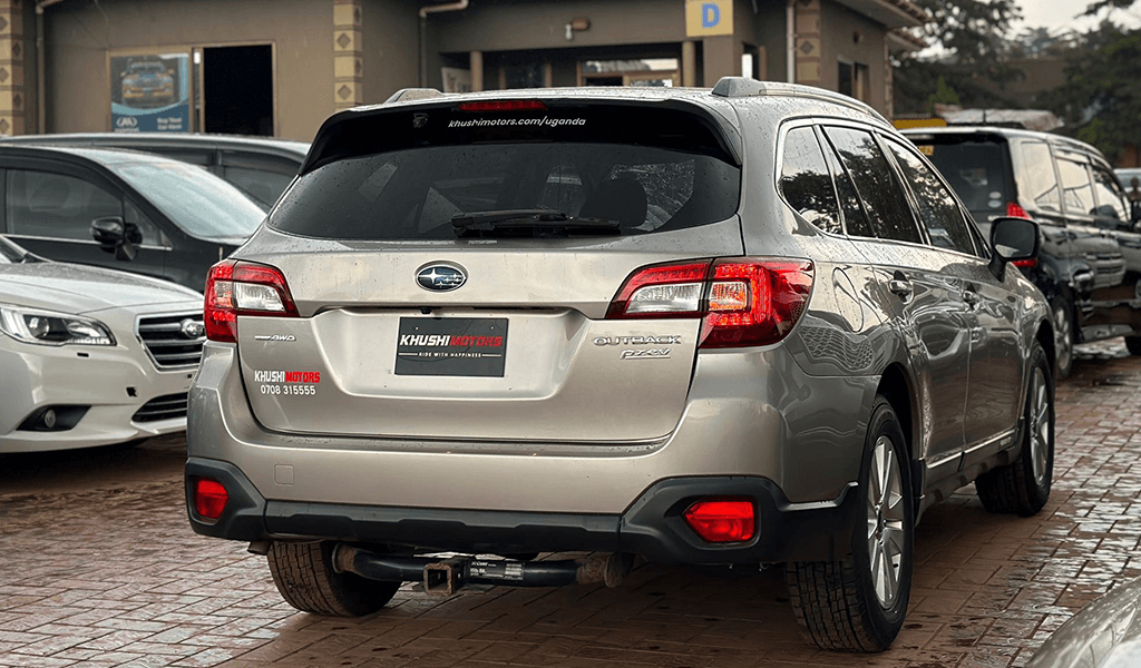 2016 Subaru Outback image-10