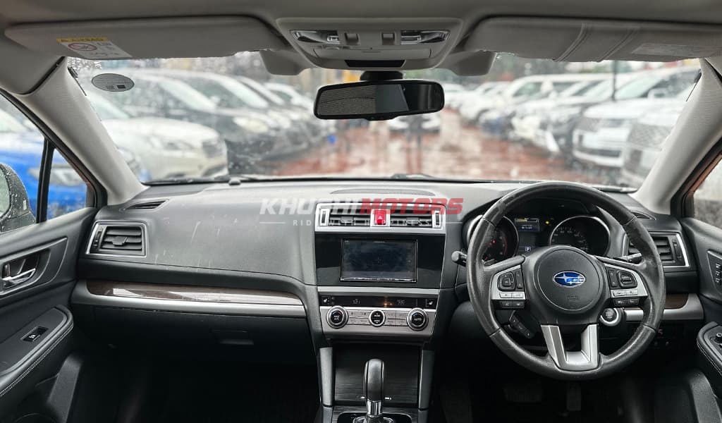 2016 Subaru Outback image-12