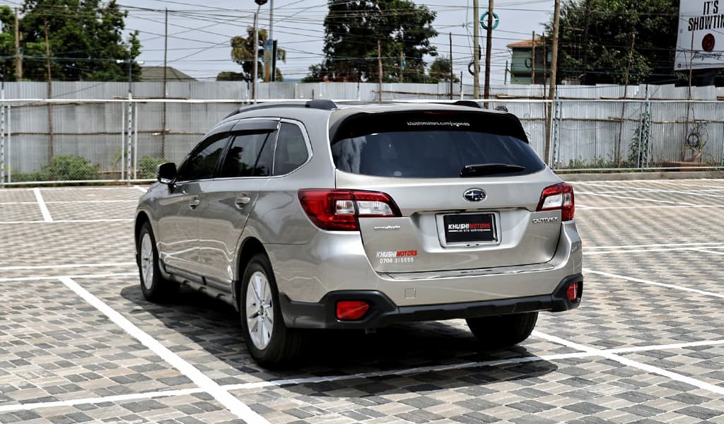 2015 Subaru Outback Base Grade image-14