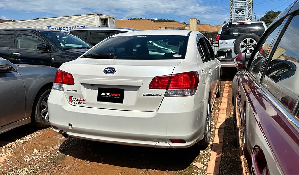 2010 Subaru Legacy B4 image-2