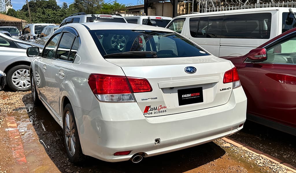 2010 Subaru Legacy B4 image-4