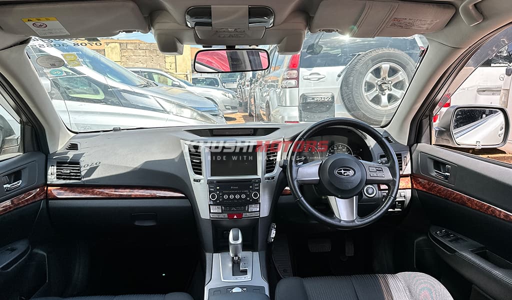 2010 Subaru Legacy B4 image-7