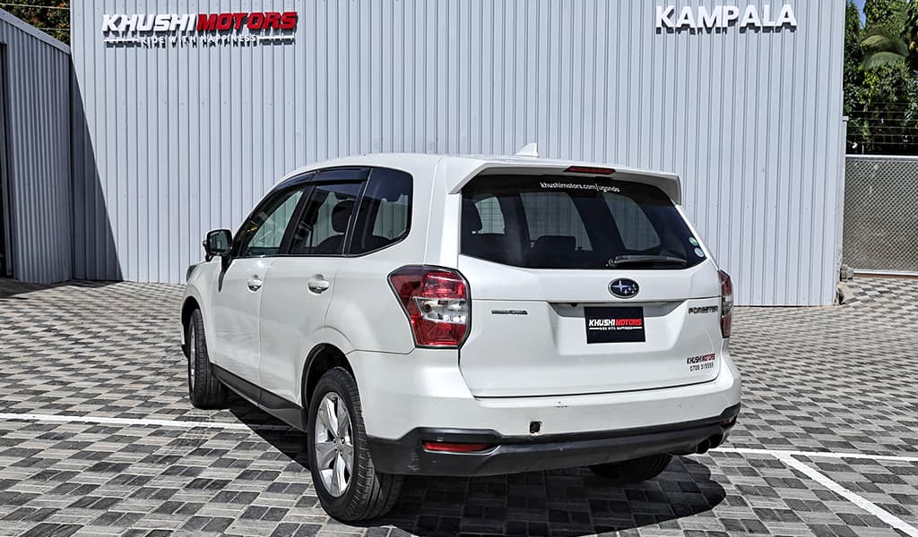 2015 Subaru Forester image-14