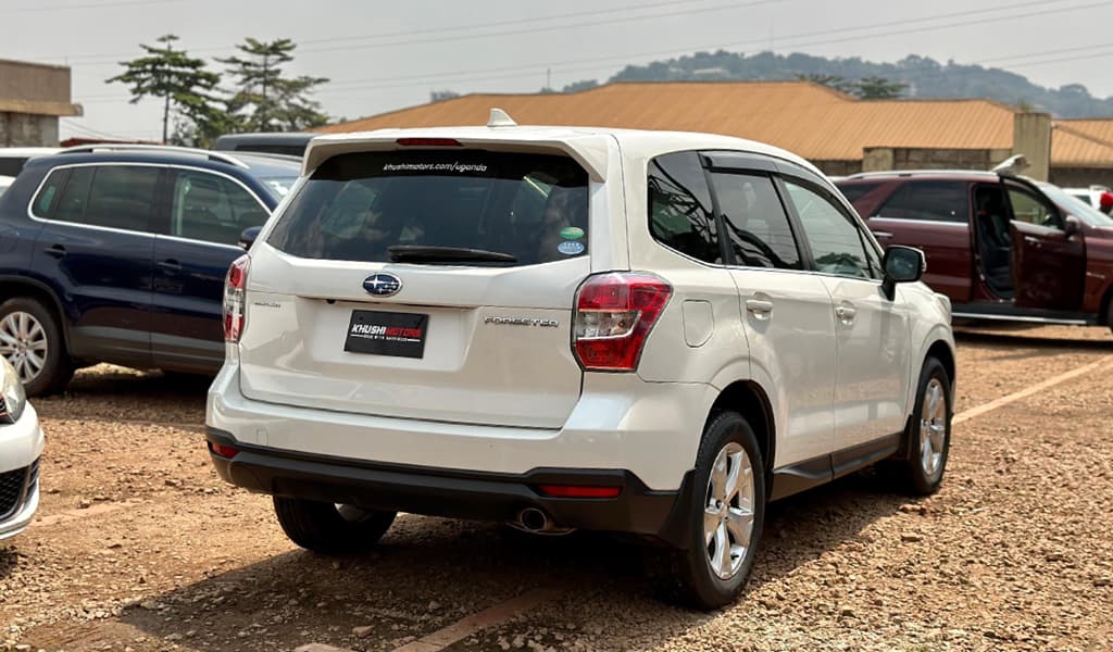 2015 Subaru Forester image-12