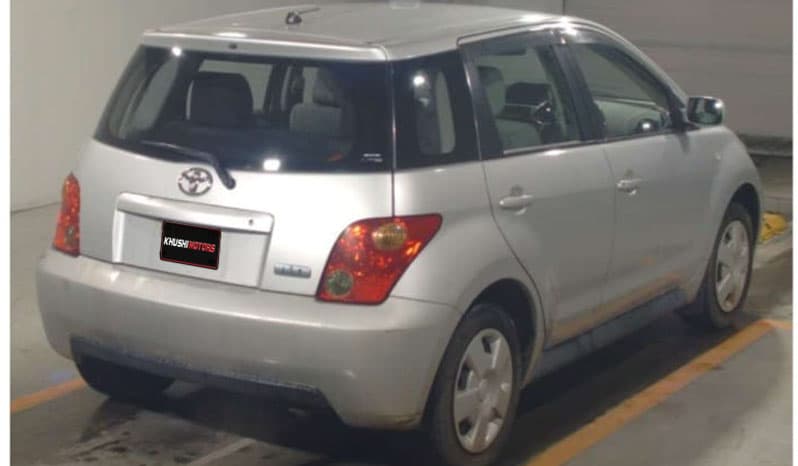 2002 Toyota IST image-2